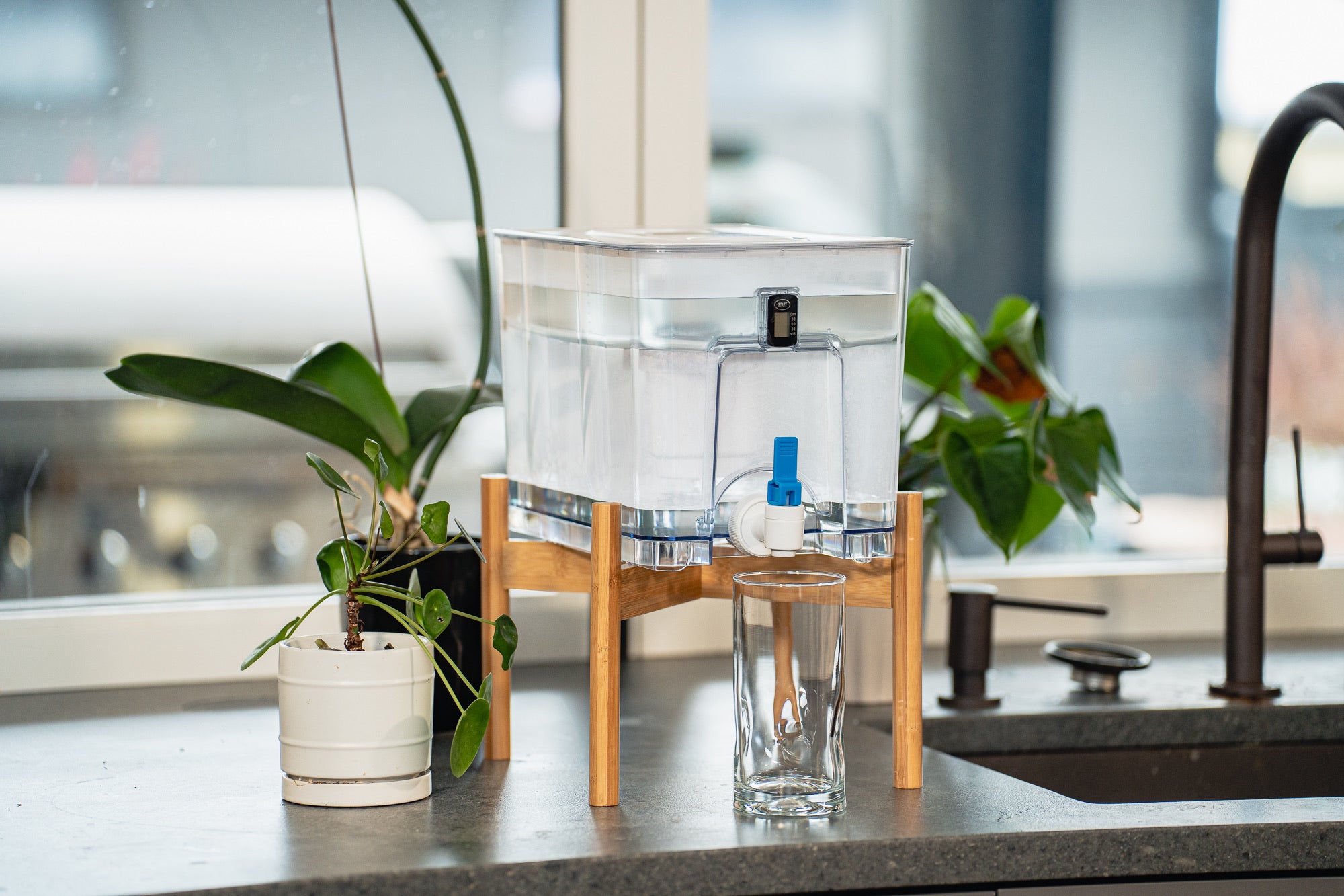 Dispenser Stand Features